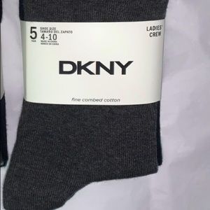 DKNY crew socks size 4-10 🖤